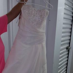 BNWT Mori Lee Bridal Gown size 10 Ivory